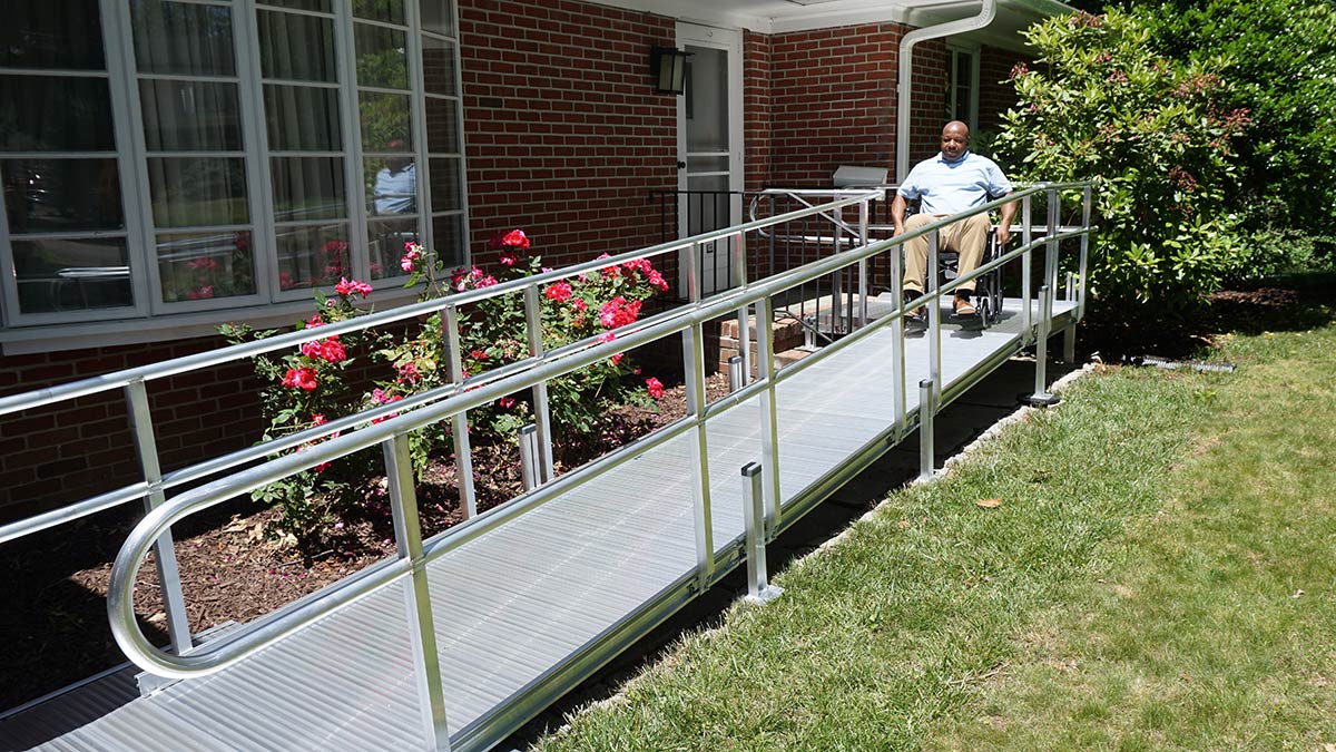 DSC07848 home exterior with wheelchair ramp in white