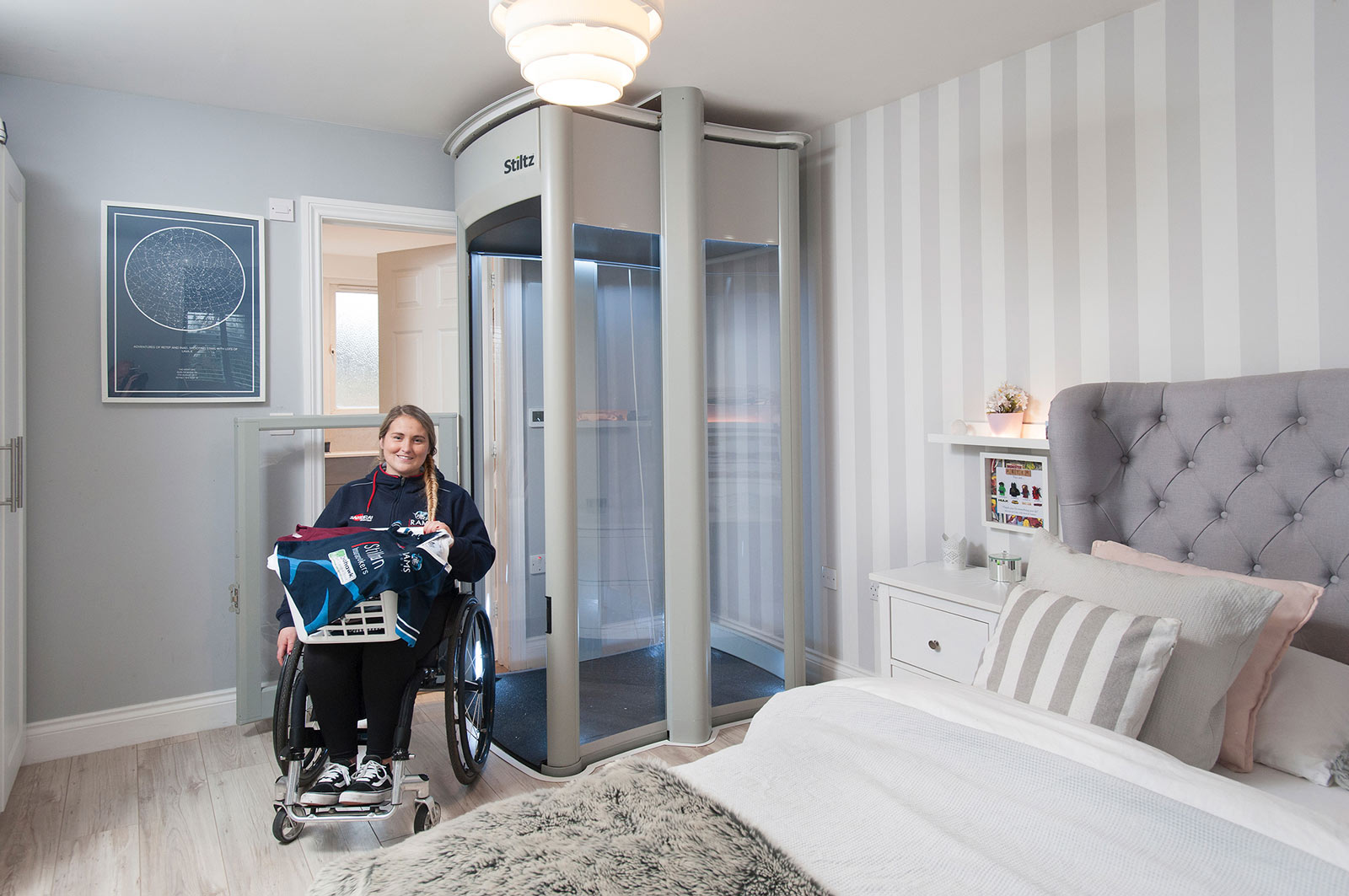 Trio-Alta-06 home elevator with glass walls, fits wheelchairs